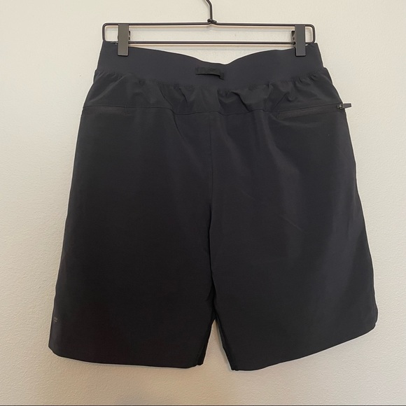 NWT fabletics short the 9in franchise short (lined) black sz.M - Picture 7 of 8